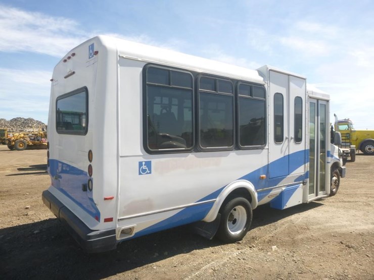 2014-ford-e450-image-3