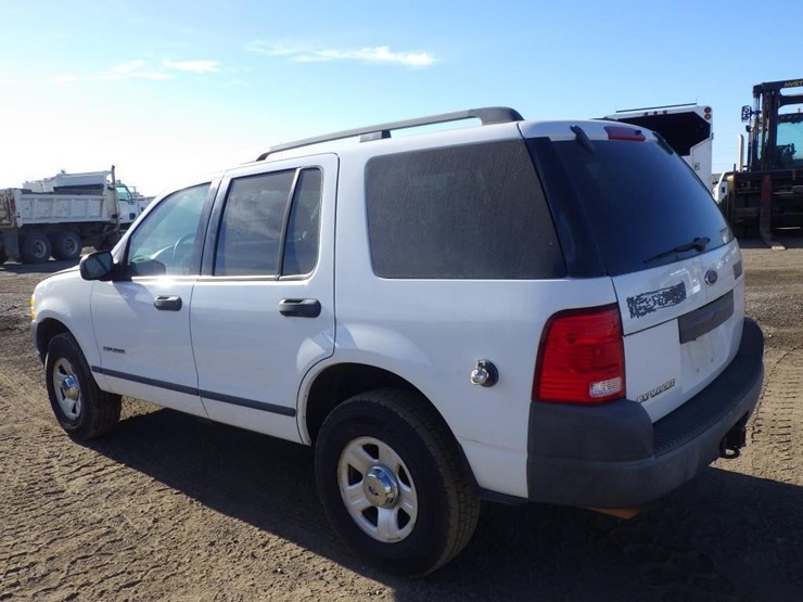 2004-ford-explorer-image-4