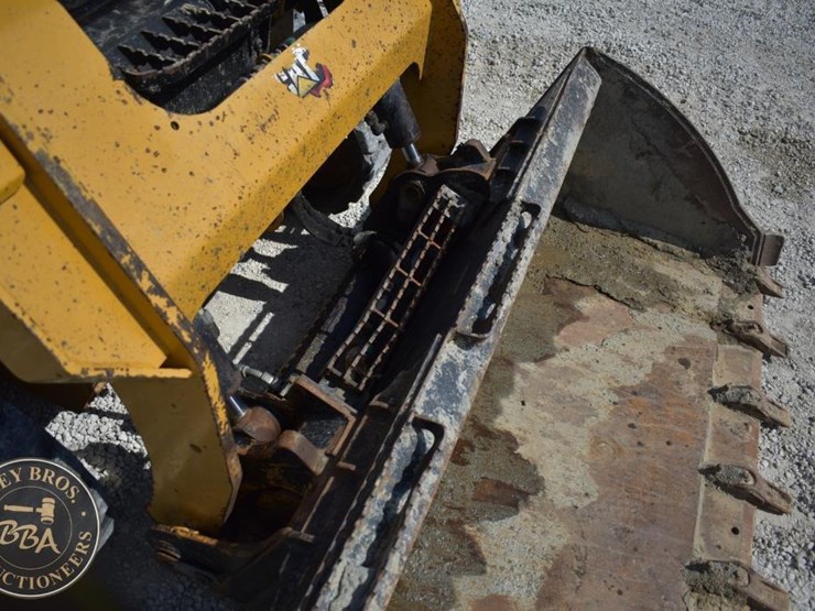 2023-caterpillar-259d3-image-18