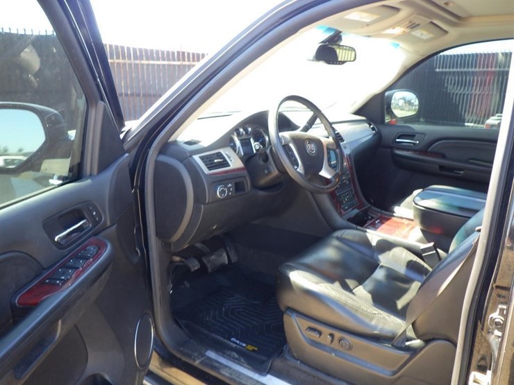 2009-cadillac-escalade-image-5