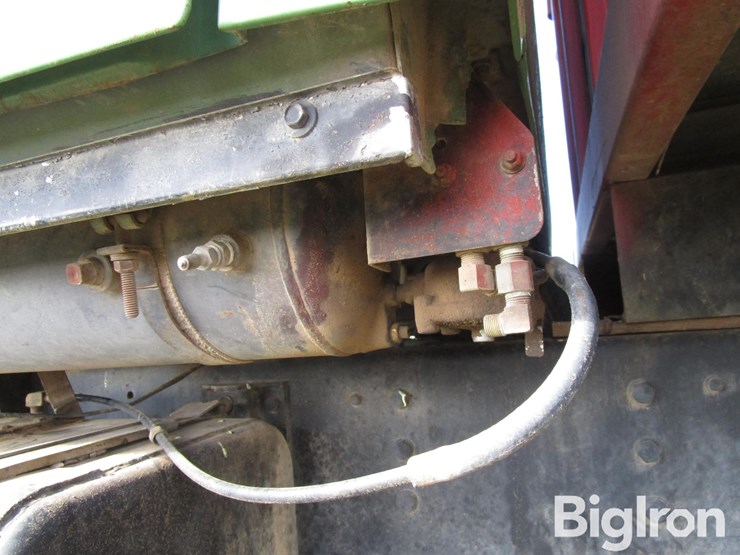 1973-ford-8000-image-18