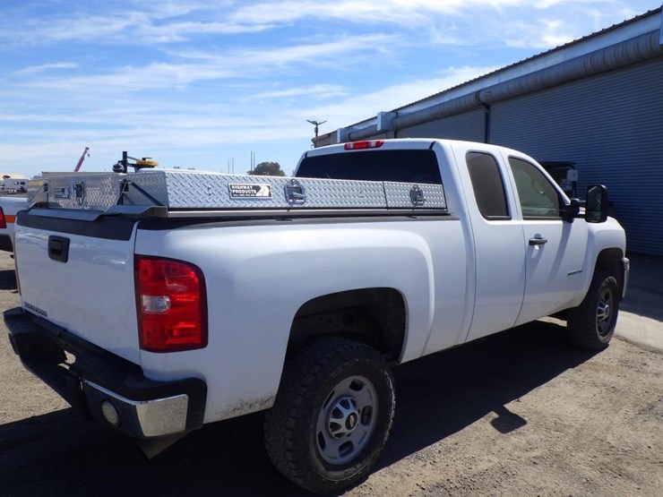 2013-chevrolet-2500hd-image-3