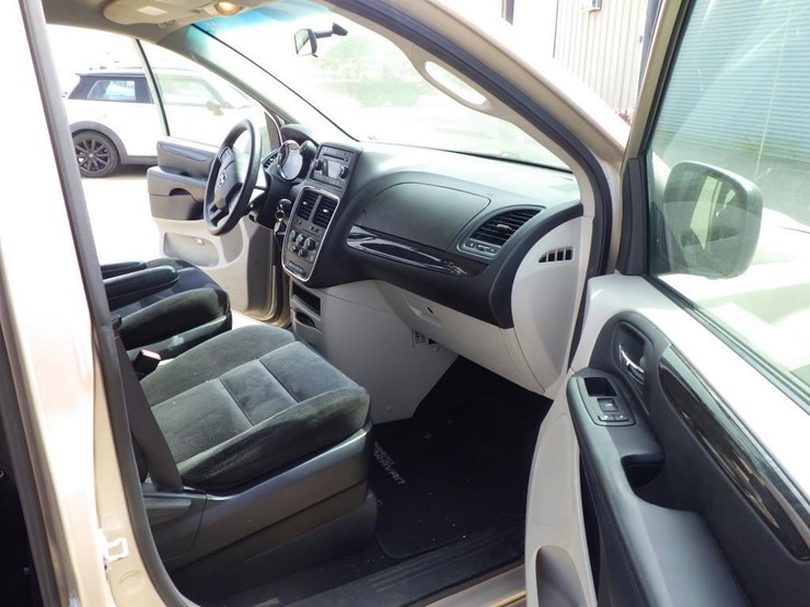 2015-dodge-grand-caravan-image-6