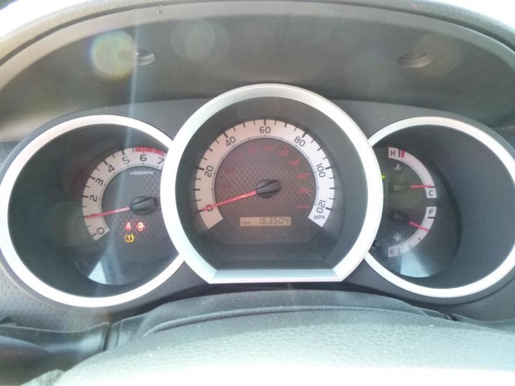 2013-toyota-tacoma-image-13