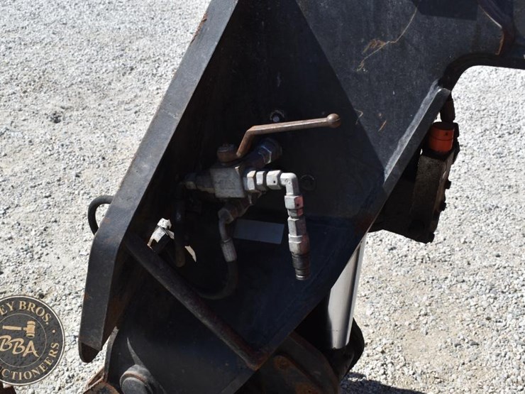 2013-manitou-mlt845-120-image-24