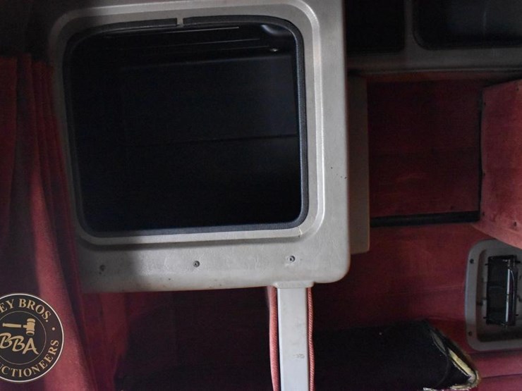 2004-peterbilt-379-image-51