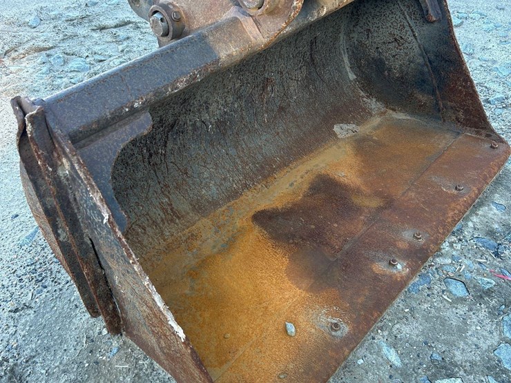 2015-takeuchi-tb1140-image-5