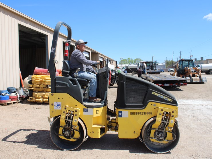 2014-bomag-bw120ad-image-1