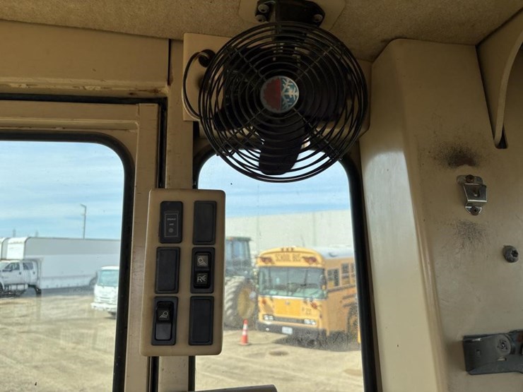 2006-caterpillar-143h-image-55