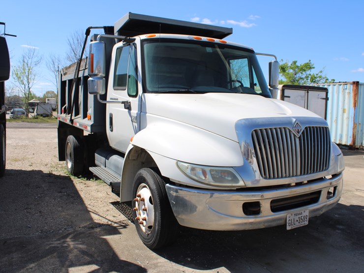 2004-international-durastar-4200-image-2