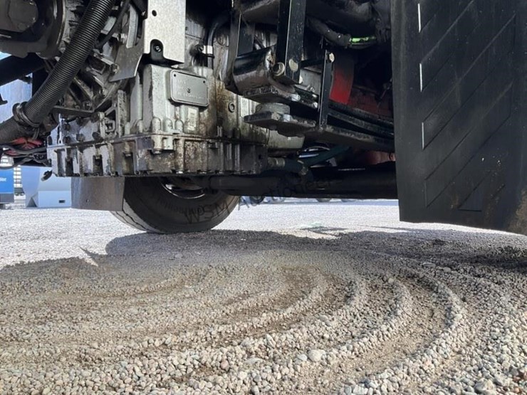 2018-peterbilt-520-image-29