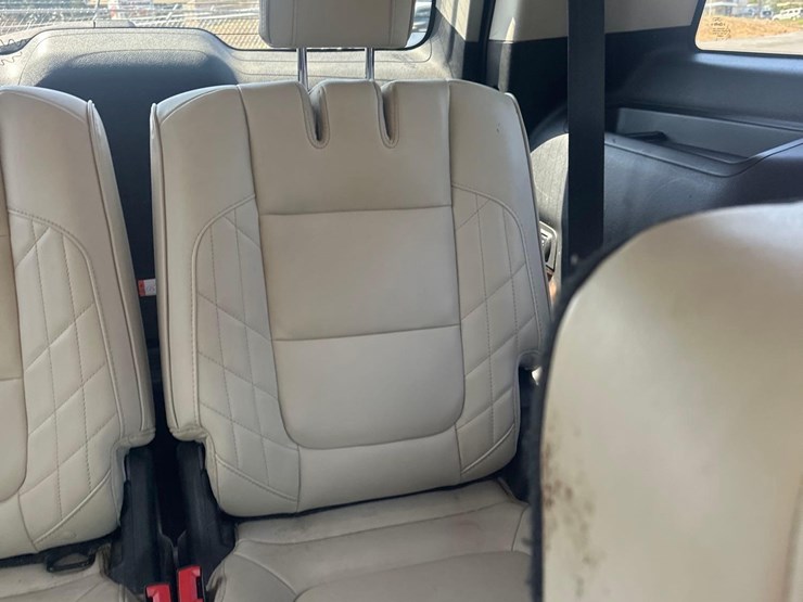 2016-ford-explorer-platinum-image-13