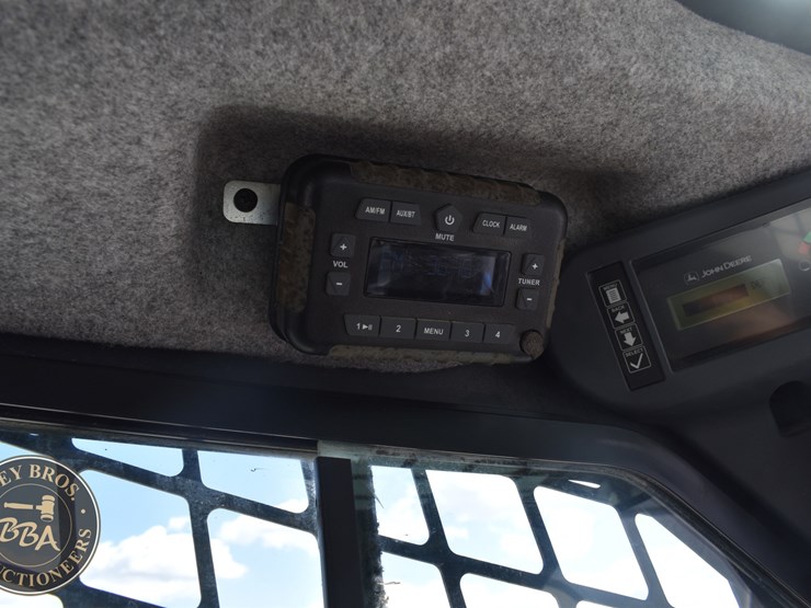 2020-deere-333g-image-54