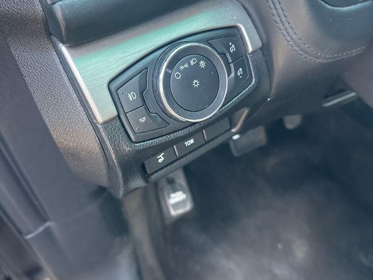 2016-ford-explorer-platinum-image-20