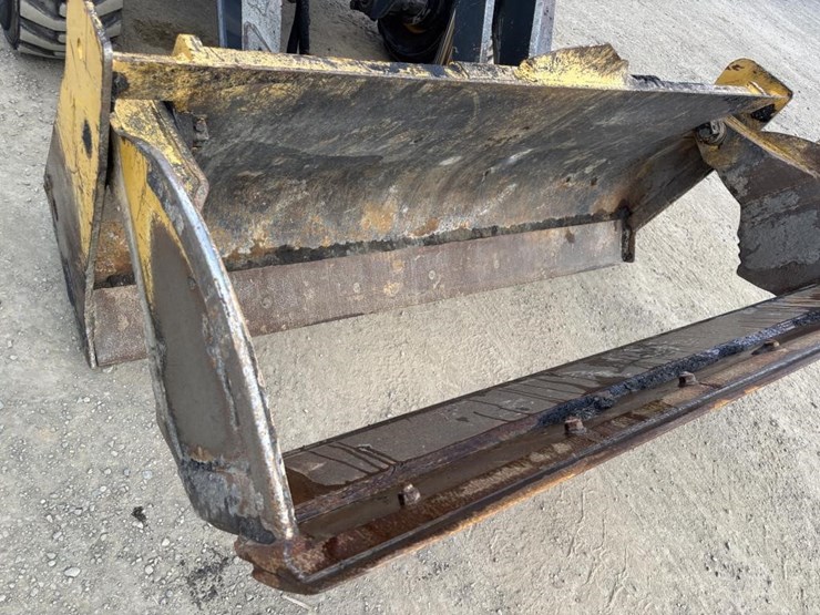 2018-deere-210lep-image-11