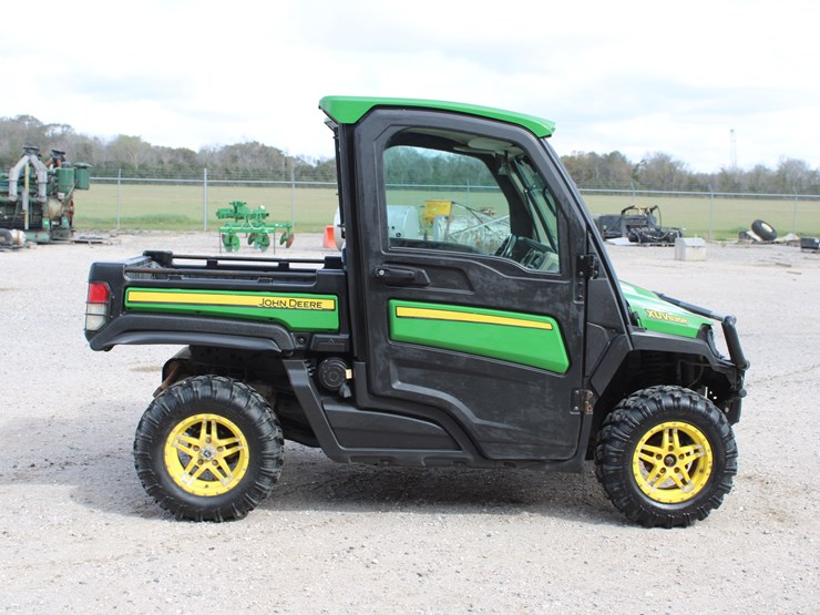 2018-john-deere-gator-image-1