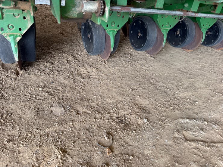 john-deere-7300-image-29