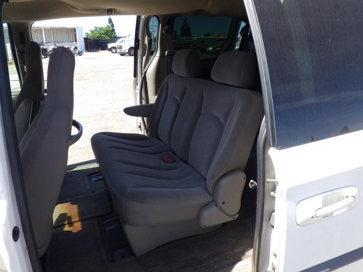 2002-dodge-grand-caravan-image-7