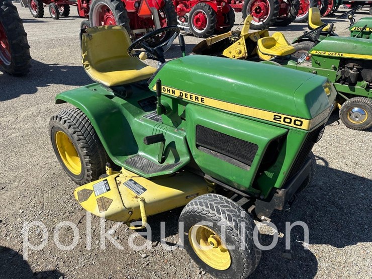 john-deere-200-image-1