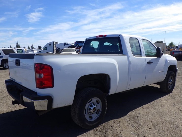 2013-chevrolet-2500hd-image-3