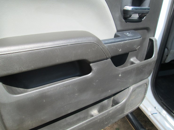 2017-chevrolet-3500hd-image-29