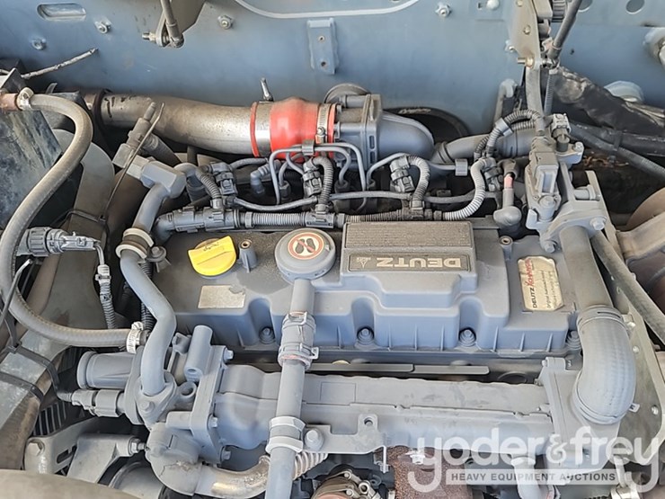 2017-skyjack-sj1056th-image-24