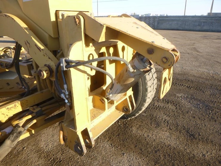 2006-caterpillar-143h-image-10