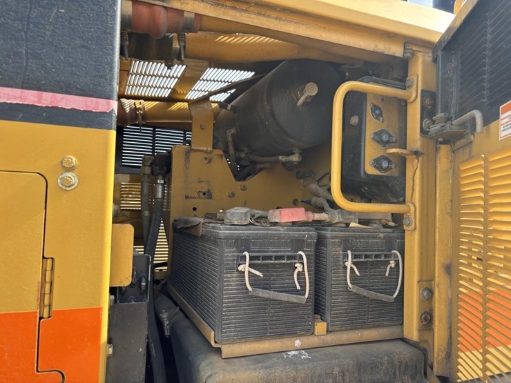 2006-caterpillar-143h-image-73