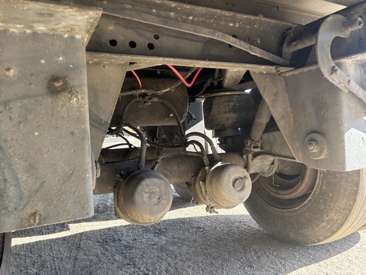 2000-utility-vs2r-image-20