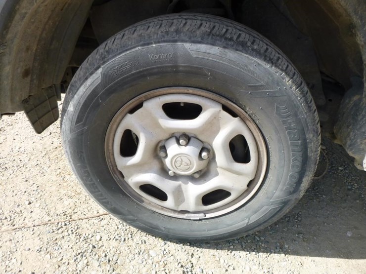 2013-toyota-tacoma-image-27