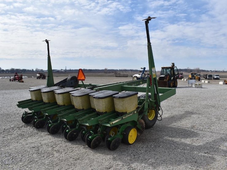 1990-john-deere-7240-image-30