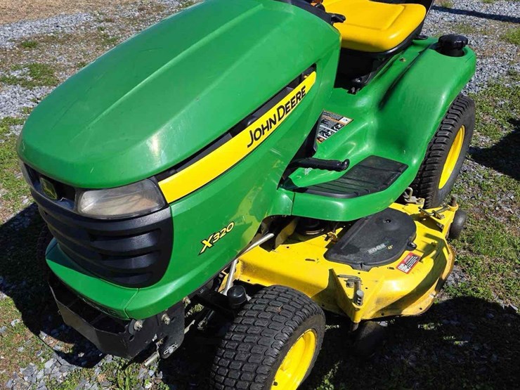 john-deere-x320-image-1