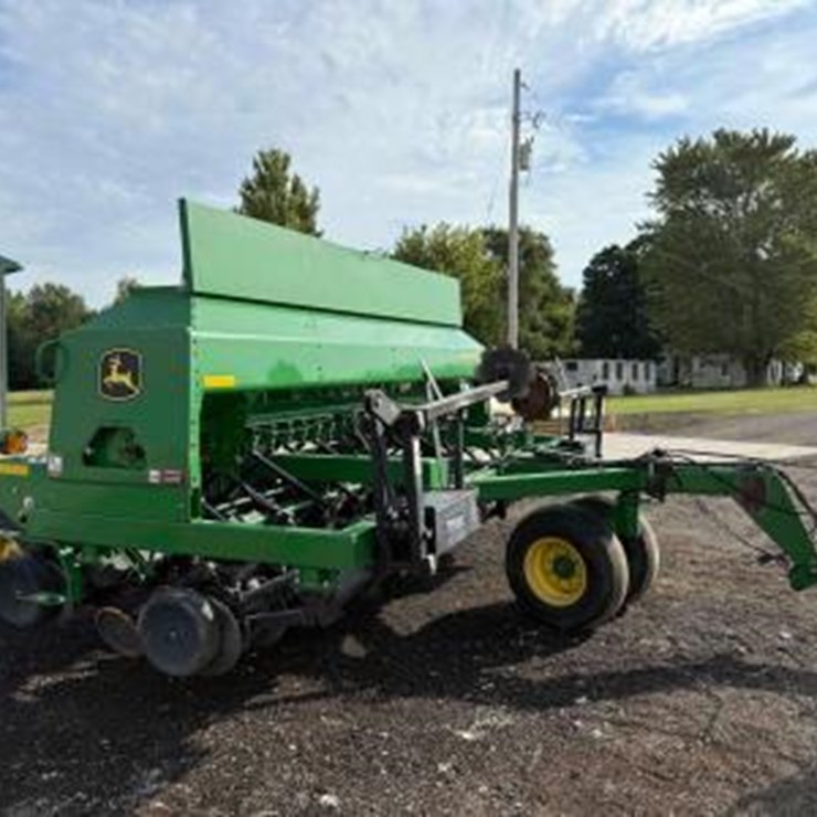 JOHN DEERE 1590