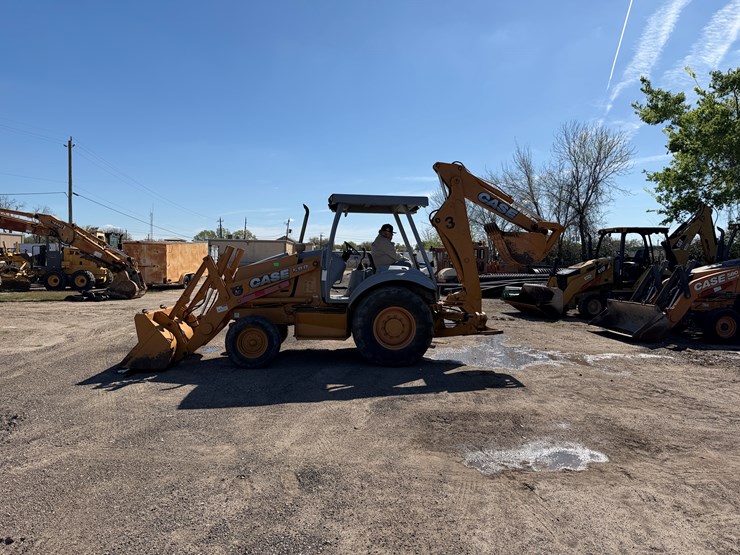 2001-case-580m-image-2