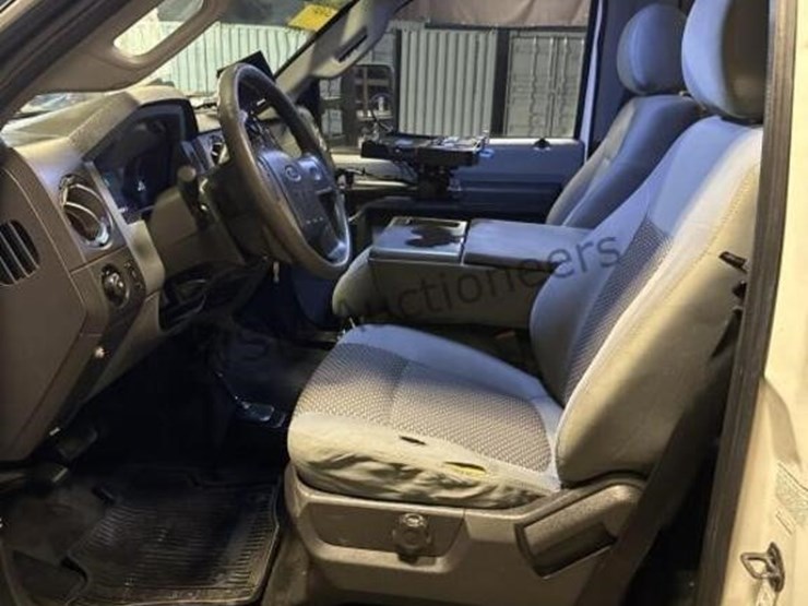 2012-ford-f550-image-26