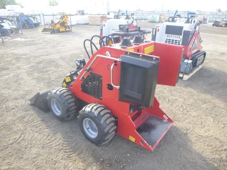 2026-sdlool-323w-skid-steer-loader-image-4