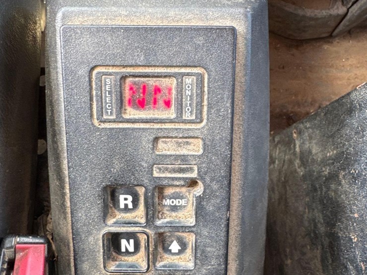 2015-caterpillar-ct660l-image-27