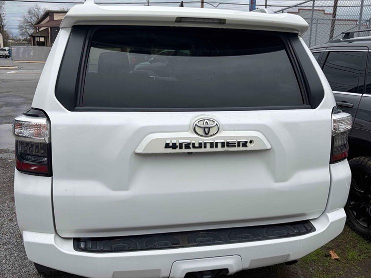 2015-toyota-4-runner-image-3