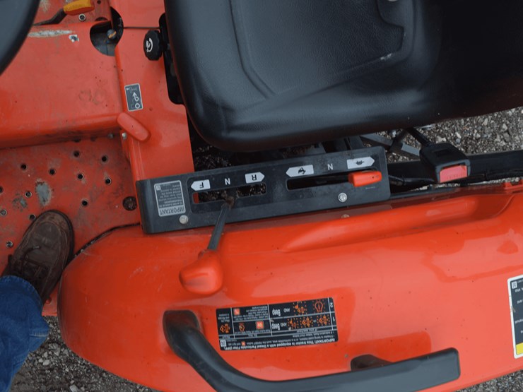 kubota-3301dt-with-la525-loader-image-10