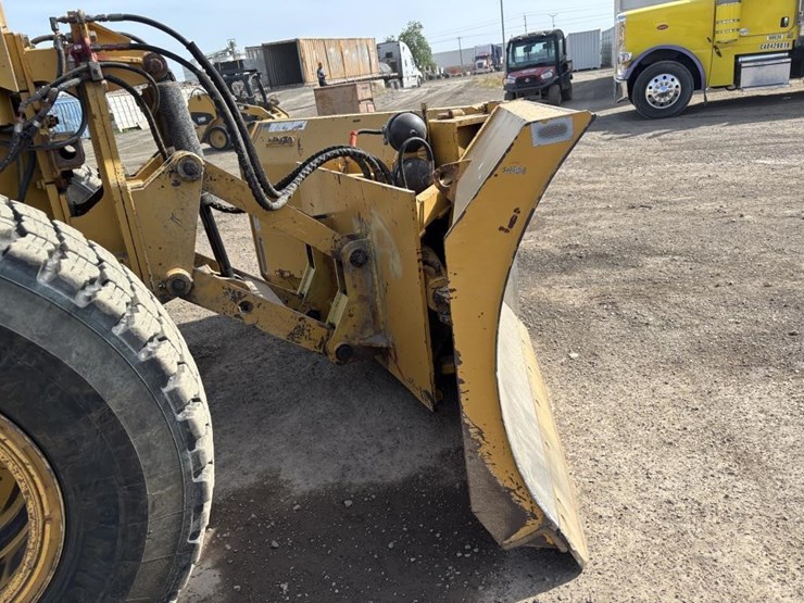 2006-caterpillar-143h-image-19