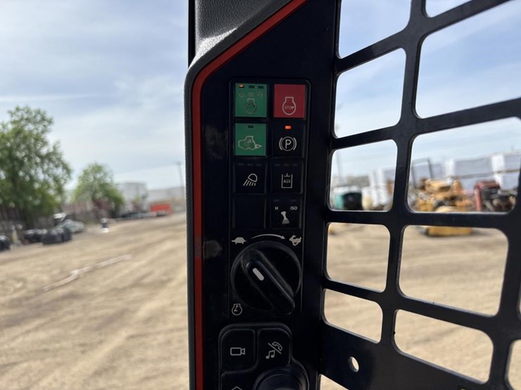 2022-bobcat-t66-image-26