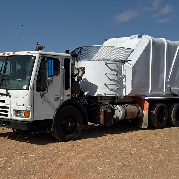 2004 STERLING CONDOR