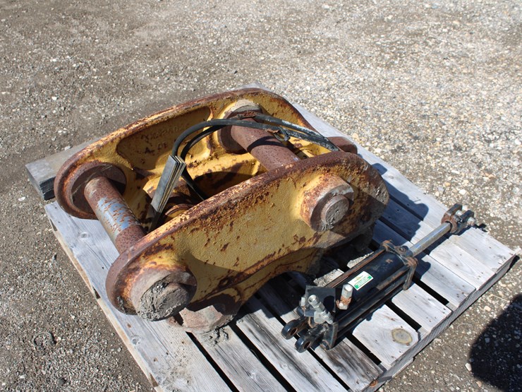 caterpillar-320-image-1