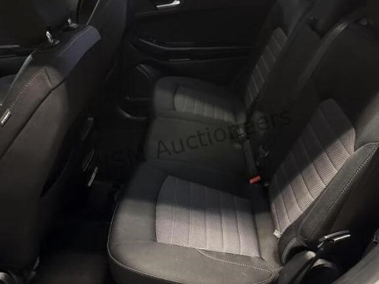 2018-ford-edge-se-image-24