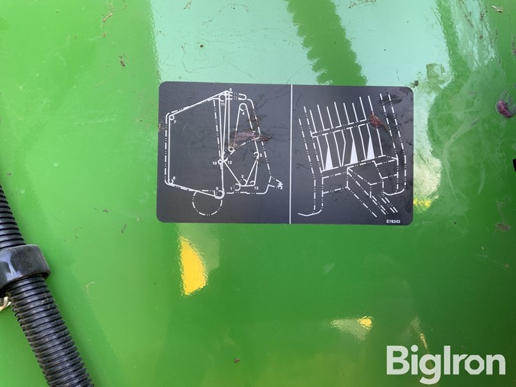 2021-john-deere-560m-image-15