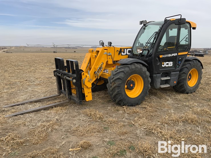 2023-jcb-542-70ags-4x4x4-telehandler-w/fork-attachment-image-1