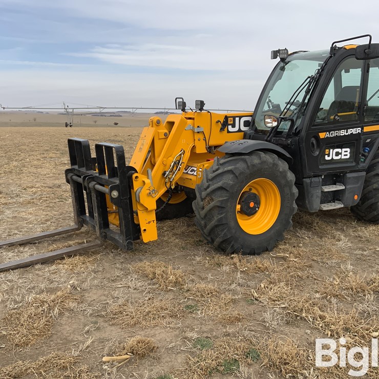 2023 JCB 542-70AGS 4x4x4 Telehandler W/Fork Attachment