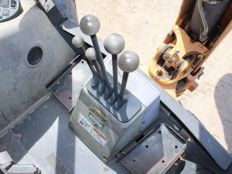 #2632-•-2012-case-580sn2d-backhoe-image-9