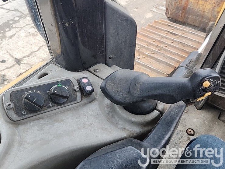 2016-caterpillar-d6n-lgp-image-16