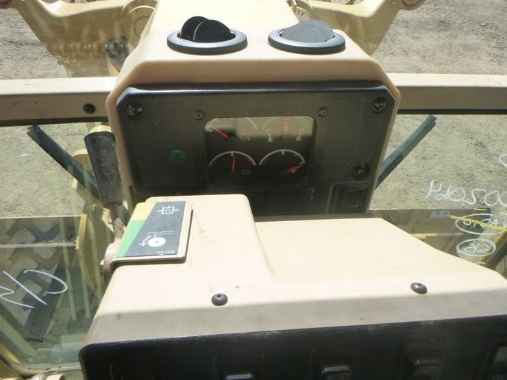 2005-caterpillar-143h-image-30